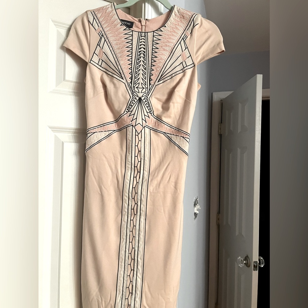 Bebe XXS midi dress with beautiful patterns, XXS